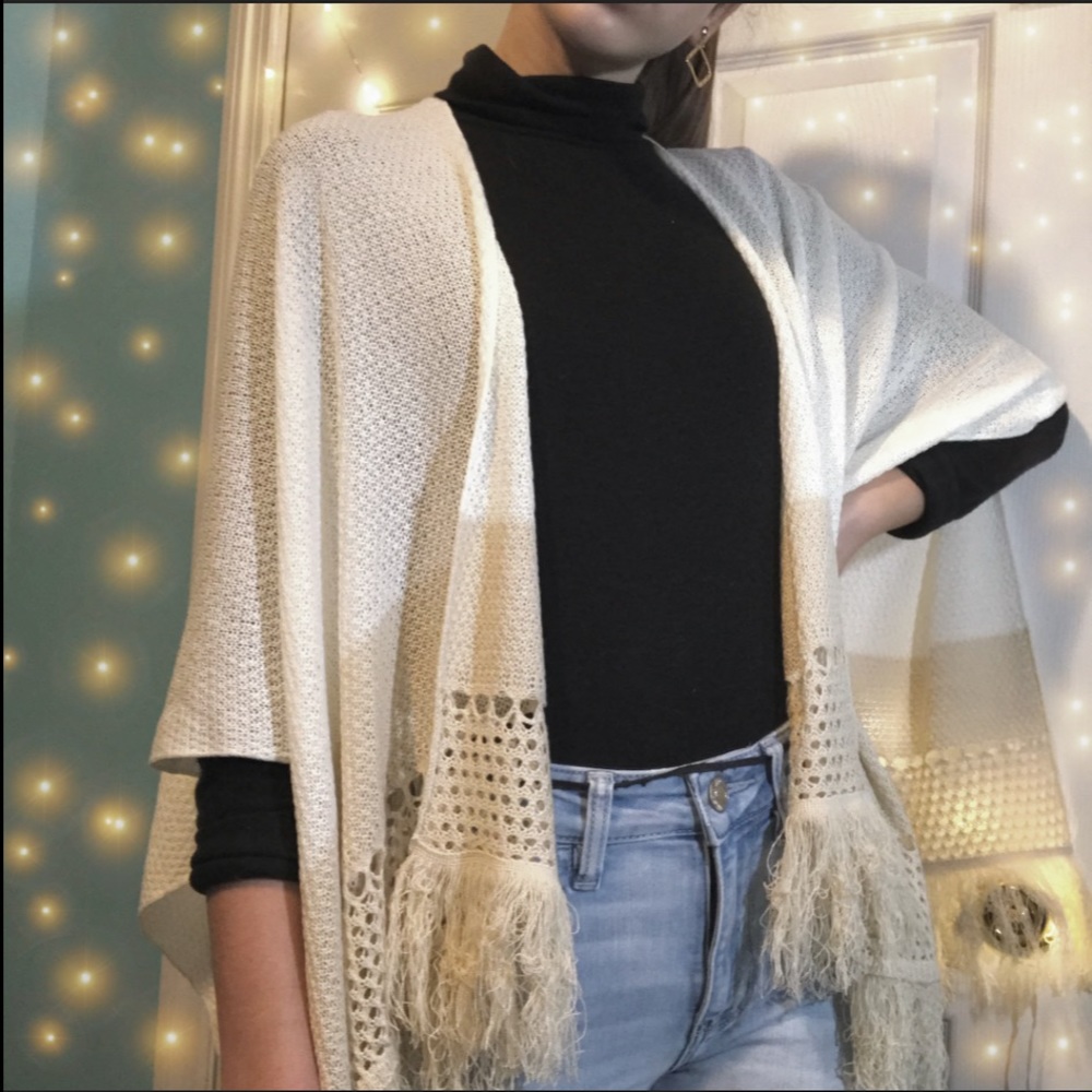 Fringe shawl/wrap fun detailing neutral cream/tan